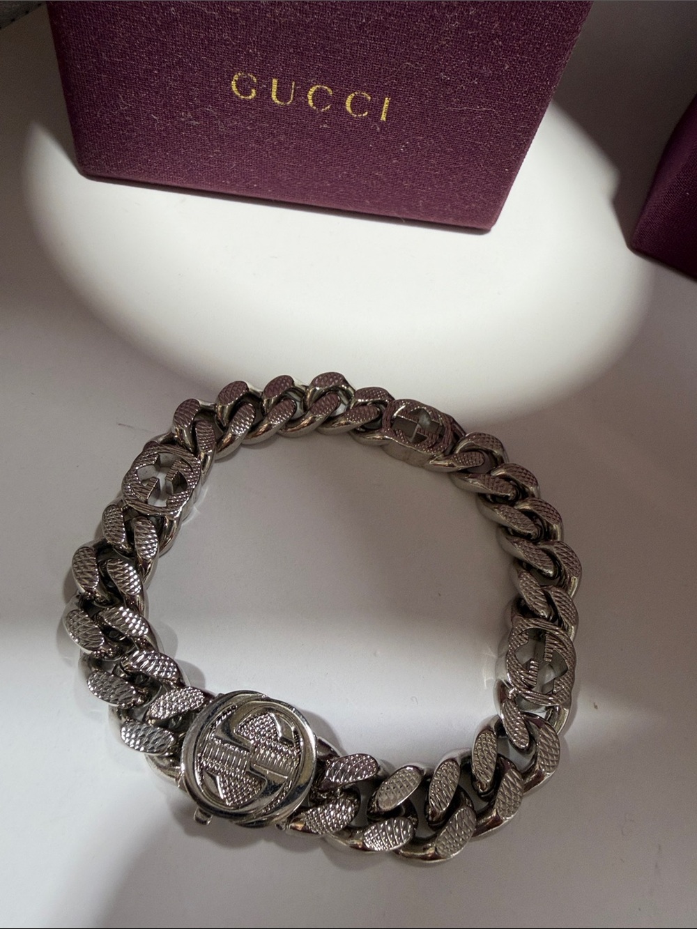Gucci Silver Textured Curb Chain Bracelet with Branded Clasp